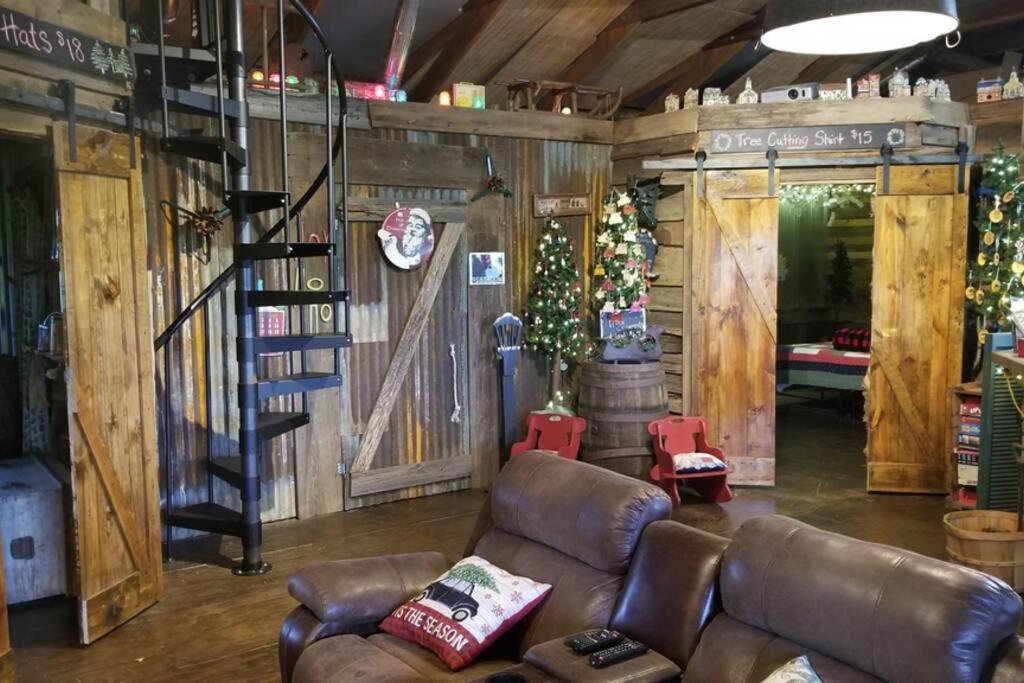 Rural Life On A Real Christmas Tree Farm! Hallmark Experience! Ozark المظهر الخارجي الصورة