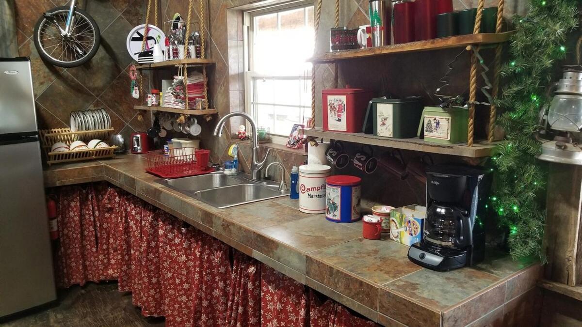 Rural Life On A Real Christmas Tree Farm! Hallmark Experience! Ozark المظهر الخارجي الصورة